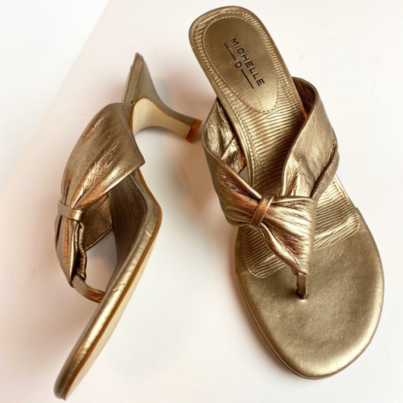 MICHELLE D✨Gold Leather Kitten Heel Thongs - Picture 5 of 5